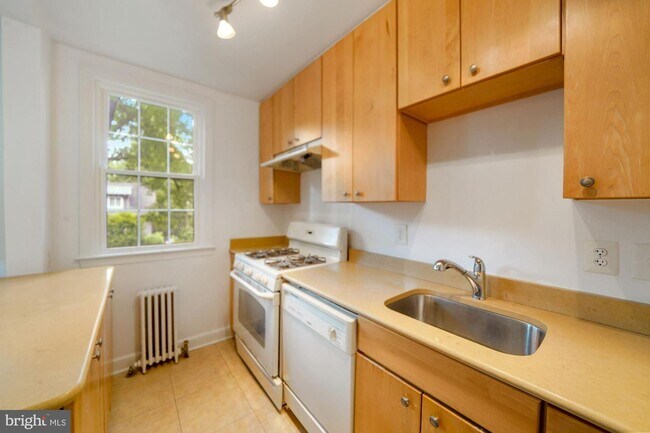 Building Photo - 2714 Ordway St NW