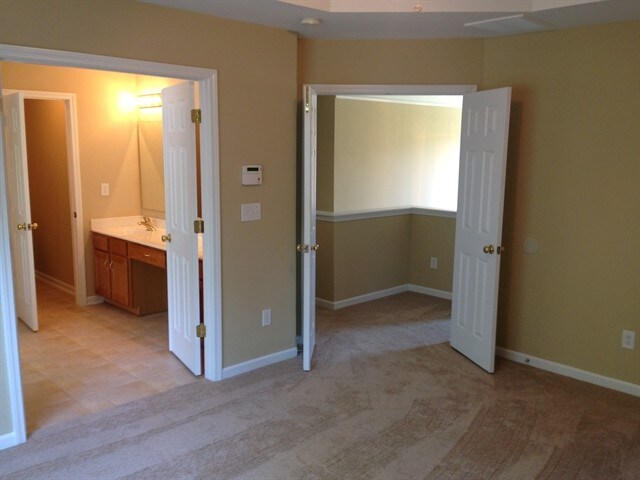 Building Photo - 187 Golden Valley Drive