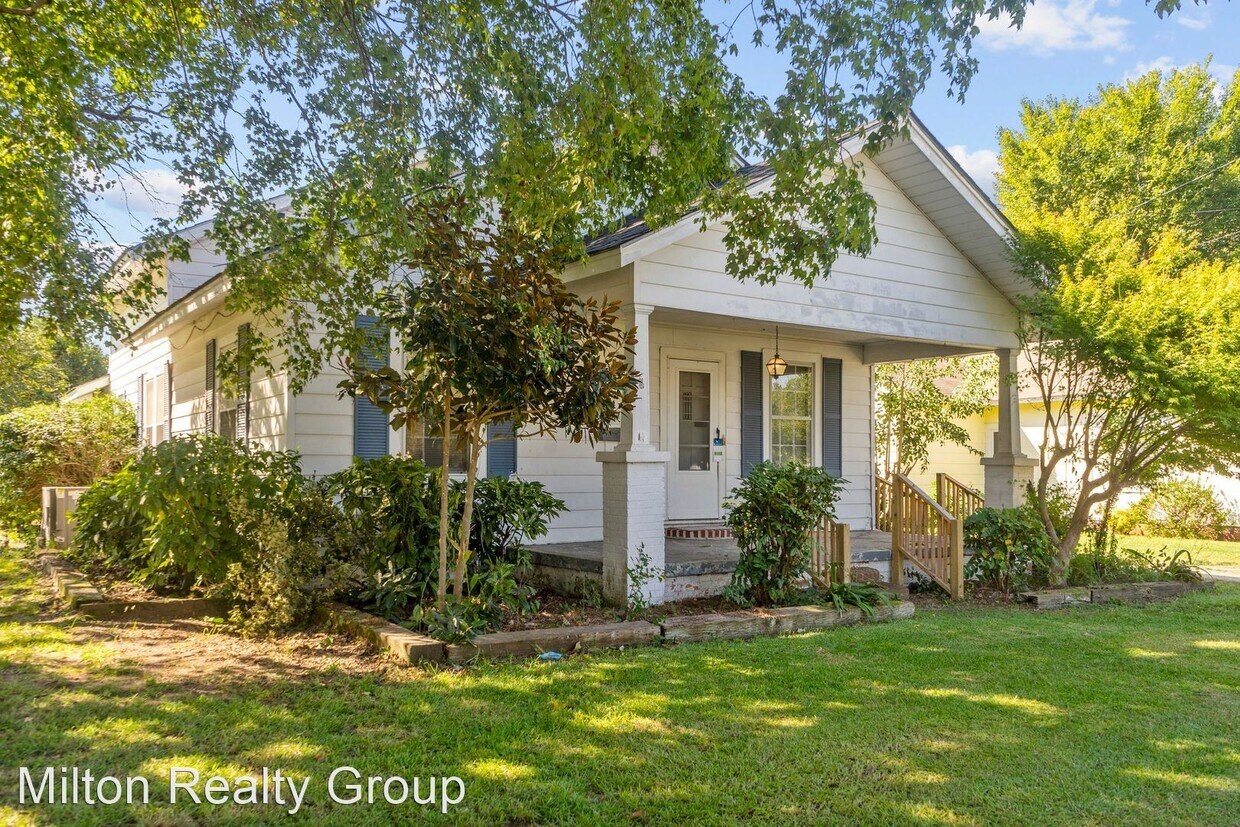 Primary Photo - 4 br, 1.5 bath House - 307 East F St