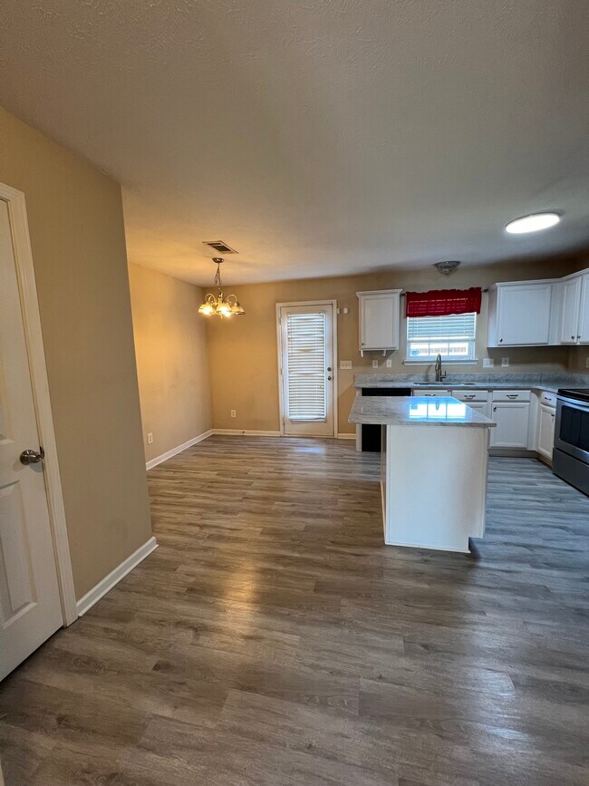 Building Photo - 129 Oak Valley Cir