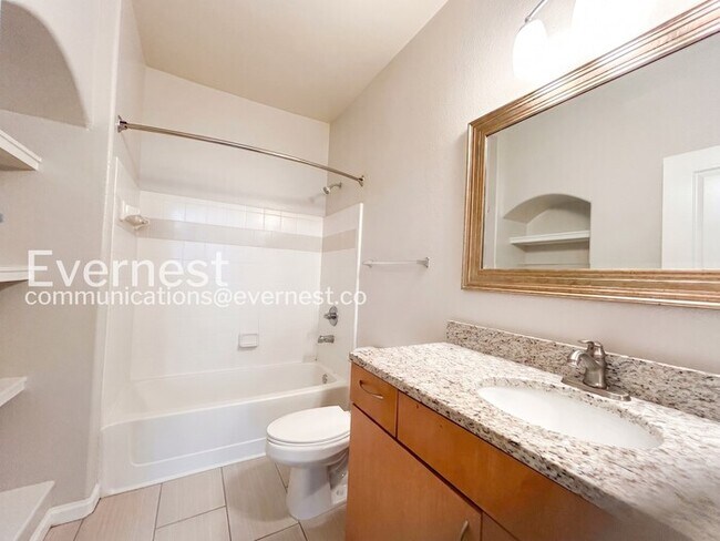 Foto del edificio - 8290 Gate Pkwy W