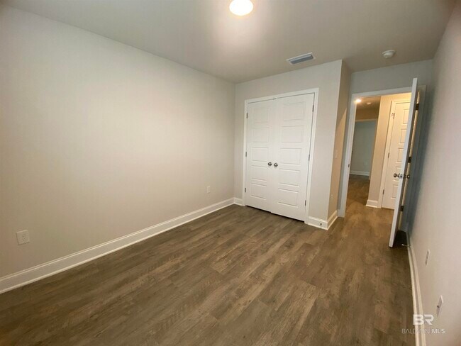 Foto del edificio - 6681 Spaniel Dr