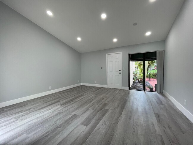 Building Photo - 6498 Las Flores Dr