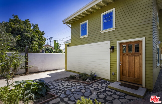 Building Photo - 2358 W 20th St