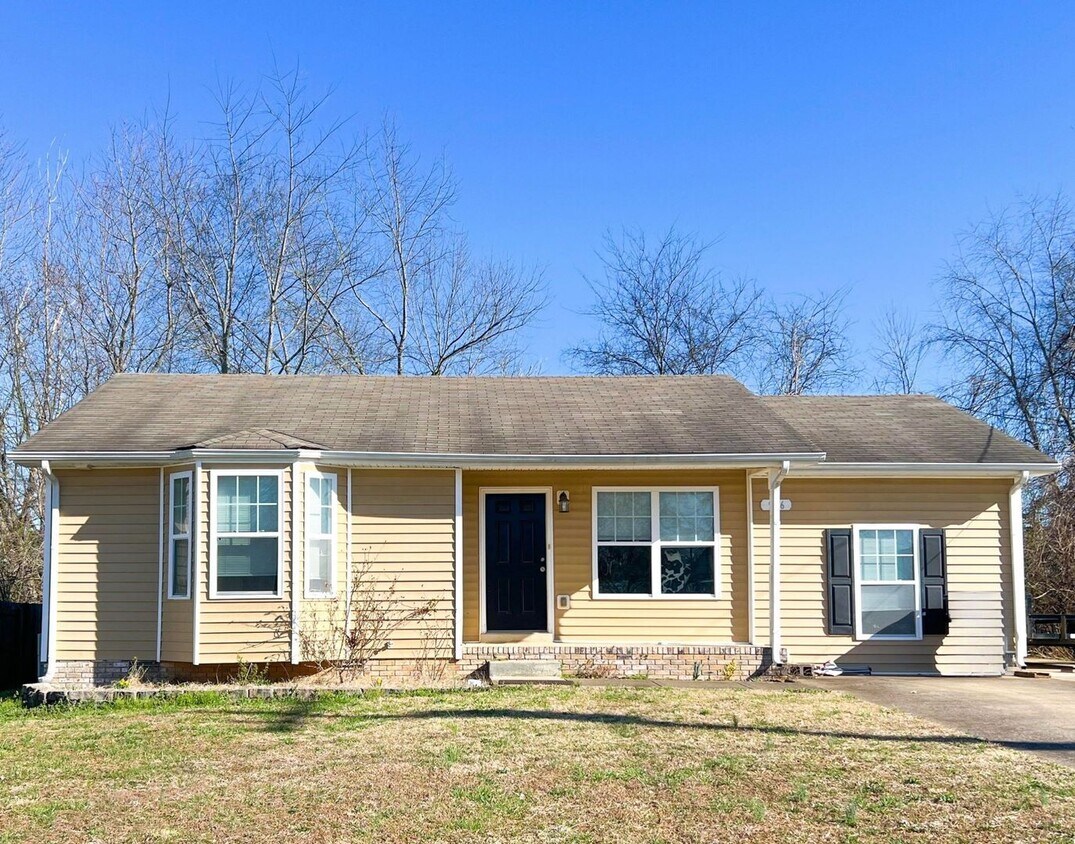 Primary Photo - Single-Family in Oak Grove, KY--Fenced Yar...
