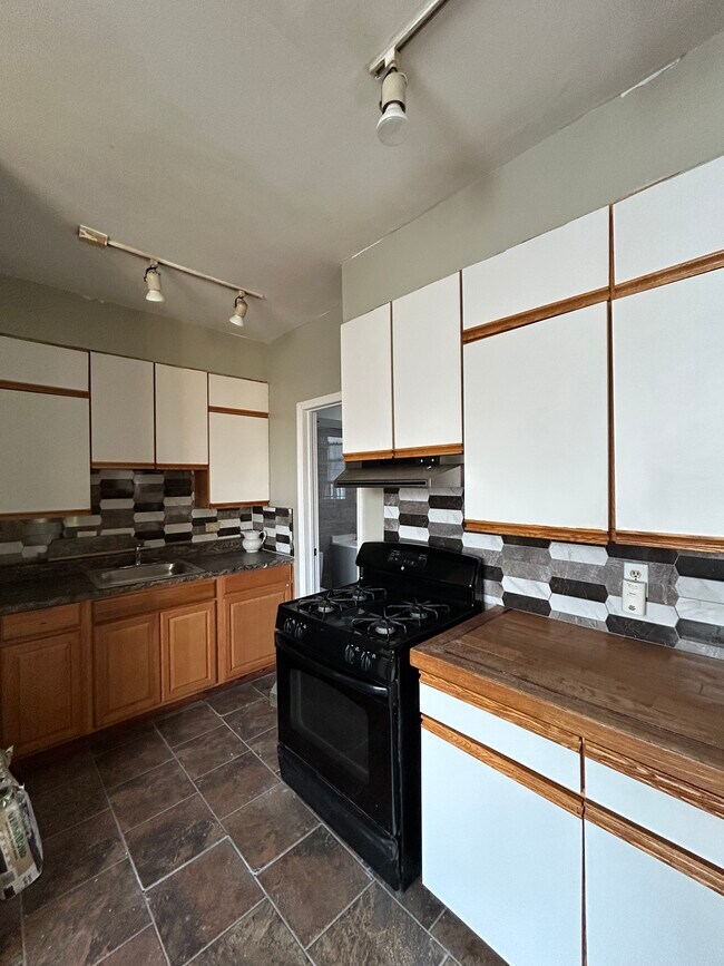 Foto del edificio - 70 Humphrey Ave