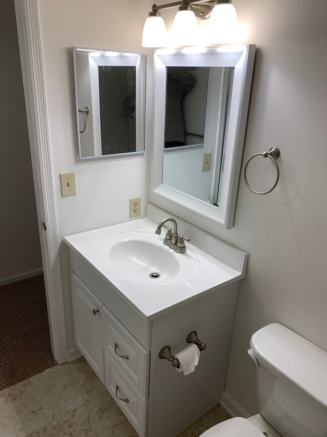 Foto del edificio - 613 Poplar Ct