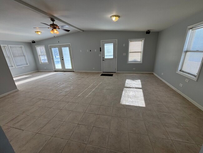 Sala familiar/comedor - 210 Boston Dr