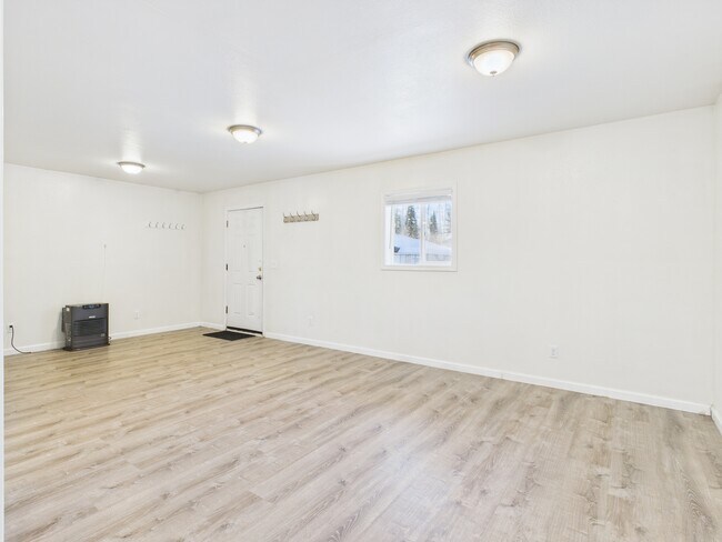 Foto del edificio - 2377 Edsson Ave