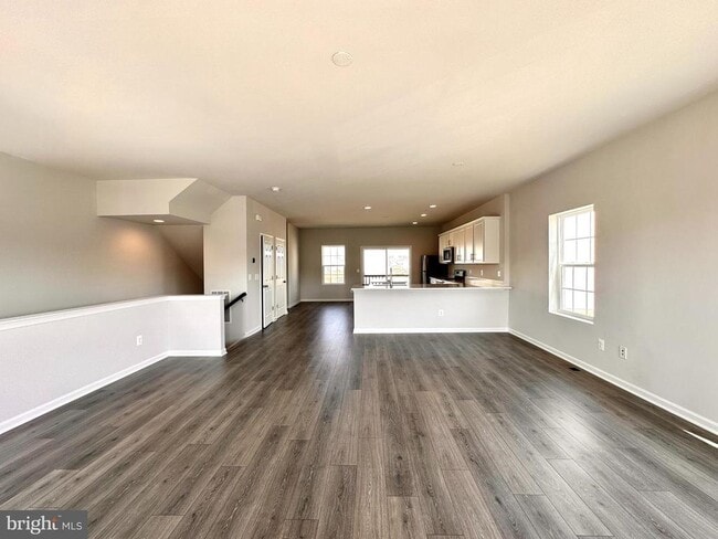 Building Photo - 526 Parkland Dr