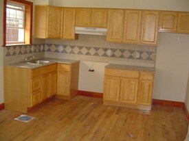 Building Photo - 834-836 Rhinelander Ave