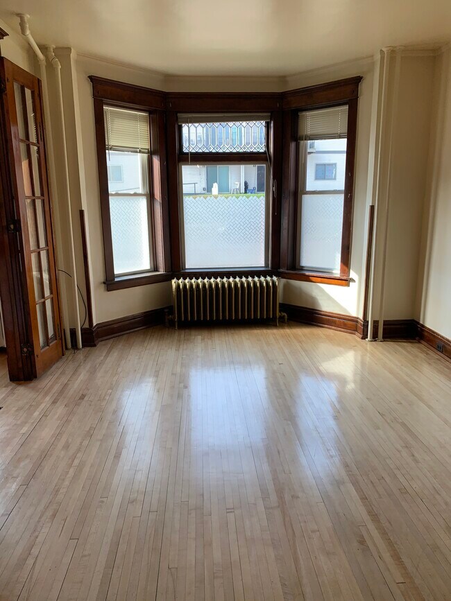 Foto del edificio - 1002 E 3rd St