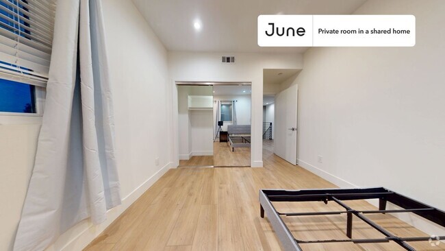 Building Photo - Private bedroom in 4 bed/4 bath Home