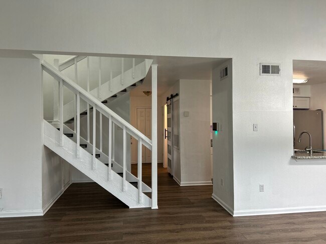 Foto del edificio - 5315 Cross Creek Dr