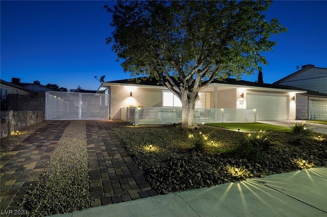 Building Photo - 700 Anatolia Ln