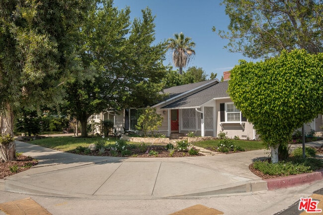 Foto del edificio - 4900 Ethel Ave