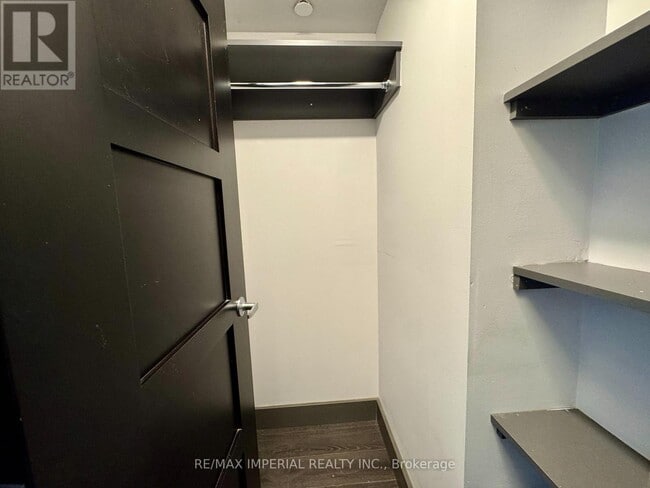 Building Photo - 330 Phillip St