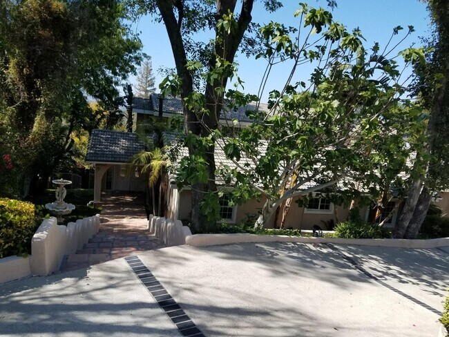 Foto del edificio - 22451 Cass Ave