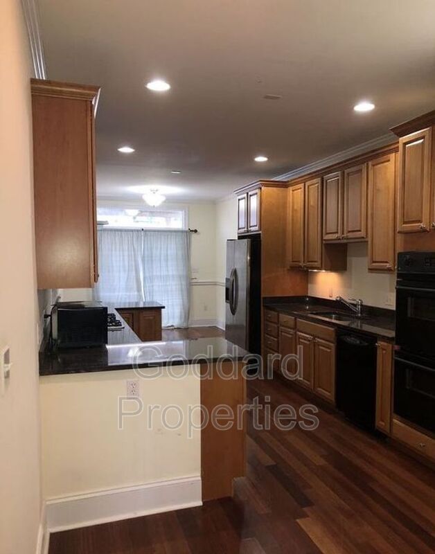 Building Photo - 905 S Streeper St