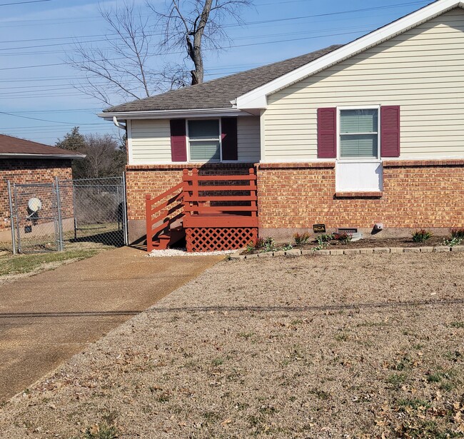 Building Photo - 128 Slayton Ct