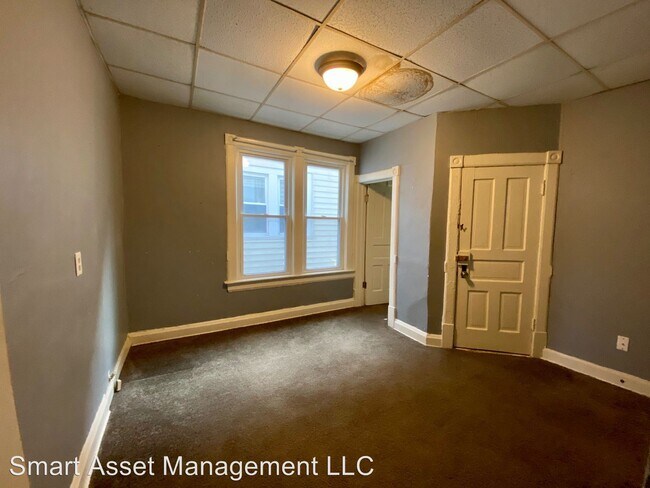Building Photo - 1336 S 63rd St
