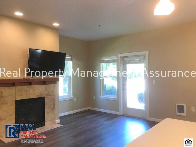 Building Photo - Cheerful 1BR/1BA Condo Home in Convenient ...