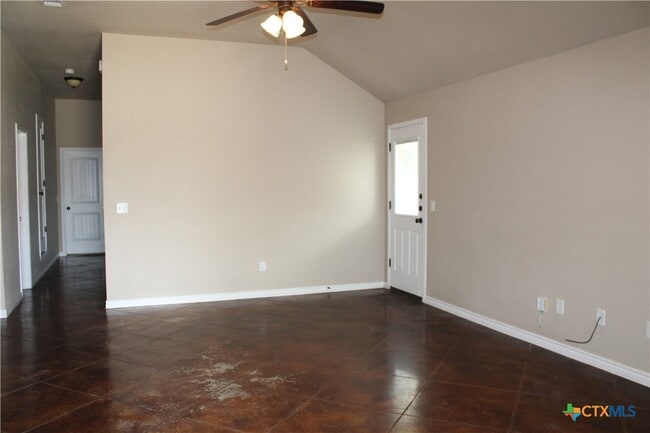 Building Photo - 621 Paseo del Plata Dr