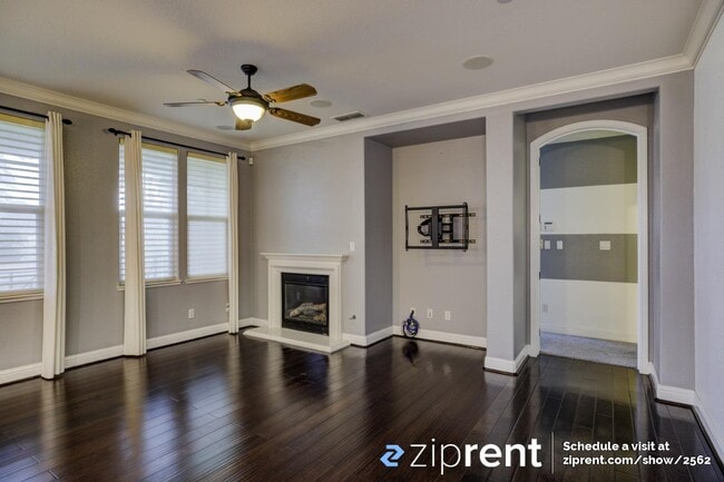 Building Photo - 1003 Azuar Drive