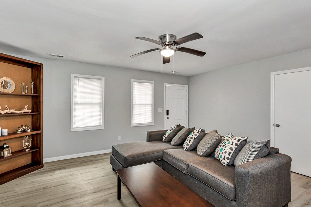 Primary Photo - 505 Ward Ave NE