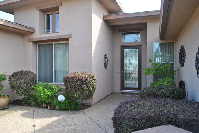 Building Photo - Gorgeous Upgraded Sun City Lincoln Hills Home