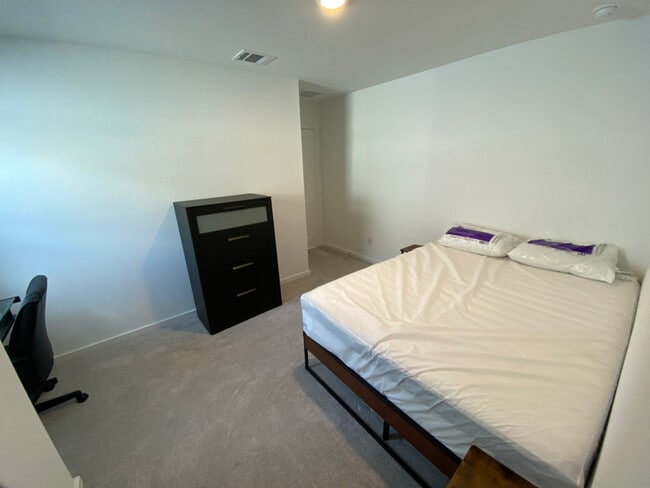 Building Photo - 9107 Selene Pl