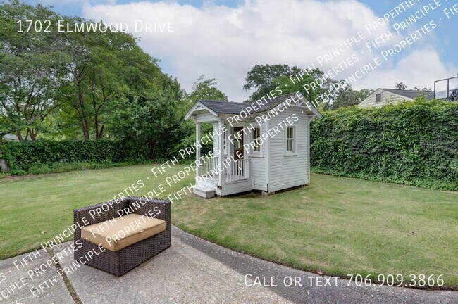 Foto del edificio - 1702 Elmwood Dr