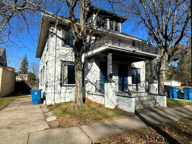 Building Photo - 9 Groveland St