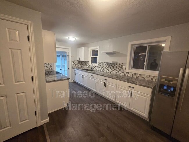 Foto del edificio - 618 NE 43rd St