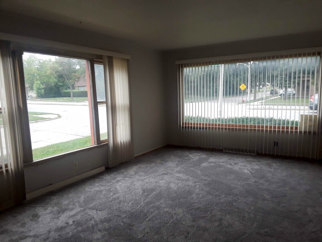 Foto principal - 6631 W Villard Ave