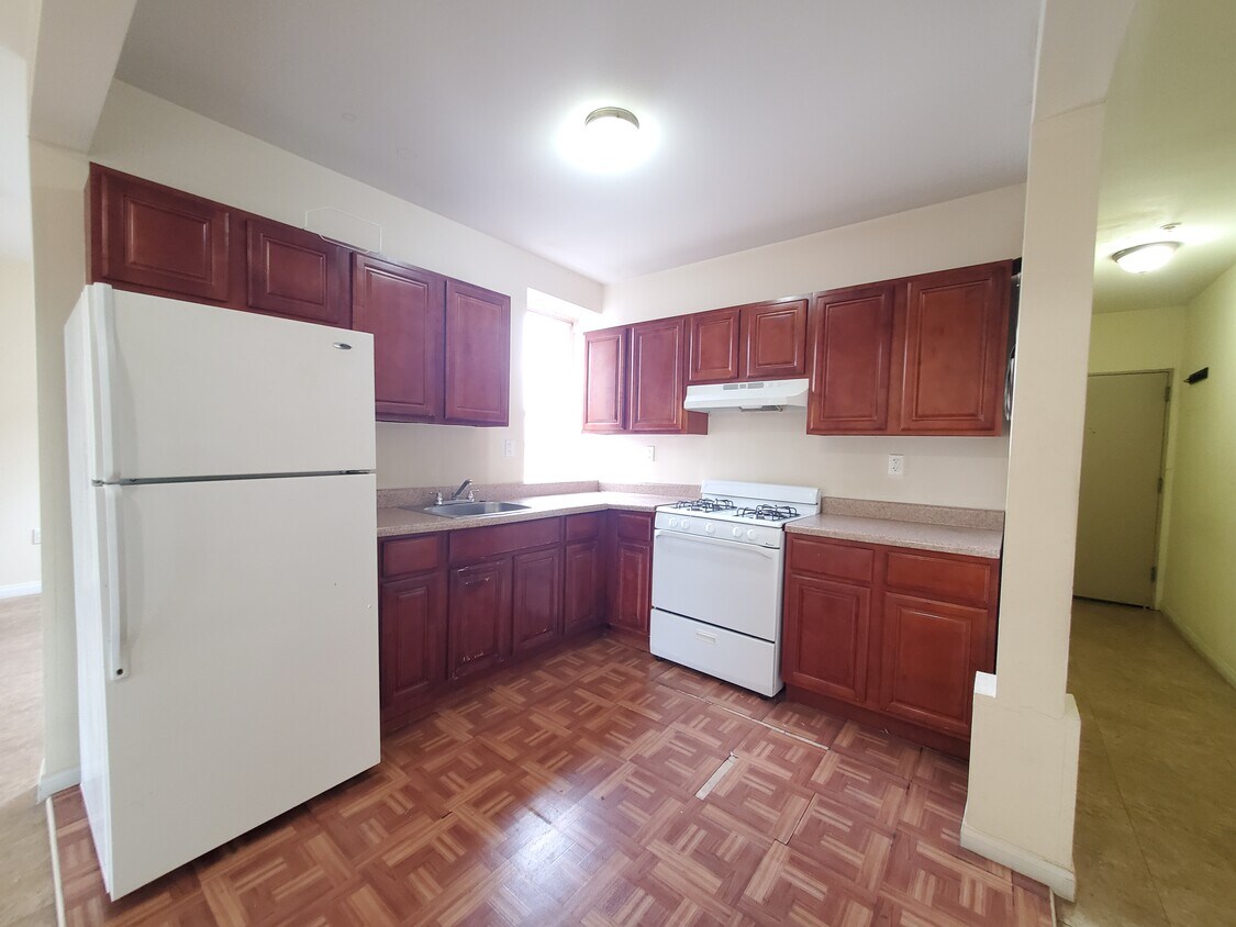 Unit 402 - 20 Emory St