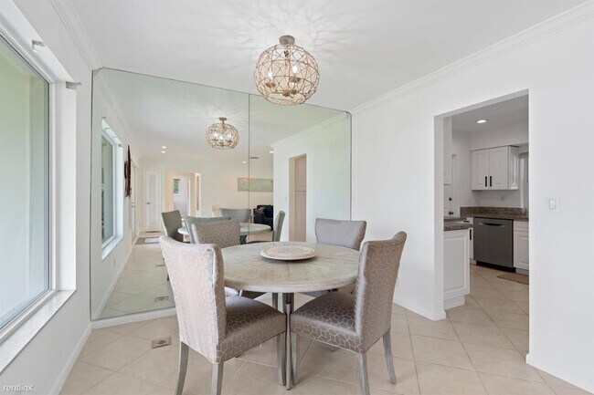 Foto del edificio - 2 br, 2 bath House - 1093 SW 14th St