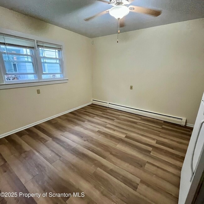 Building Photo - 208 1st St