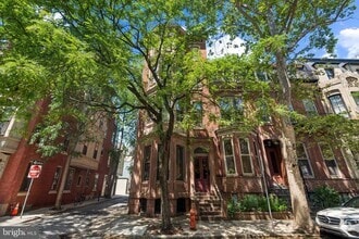 Building Photo - 2117 Spruce St