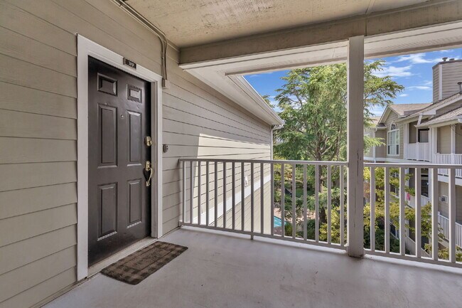 Building Photo - 2-Bed, 2-Bath Condo in the Heart of Green ...