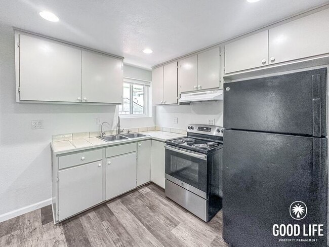 Foto del edificio - 329 W 14th St