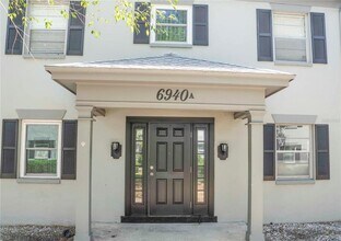 Building Photo - 6940 Sunset Dr S