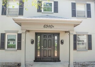 Building Photo - 6940 Sunset Dr S
