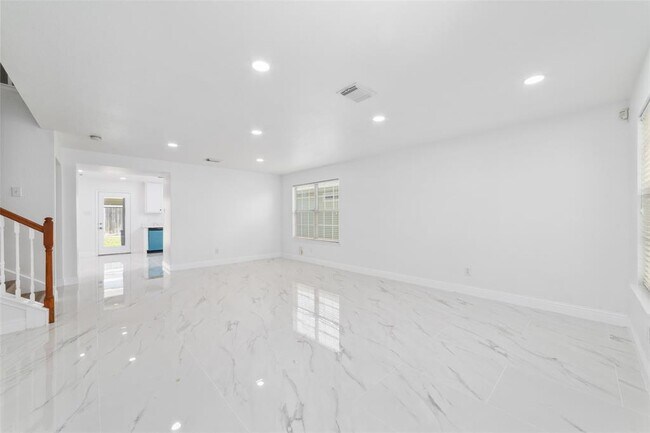 Building Photo - 13106 Cres Manor Ln