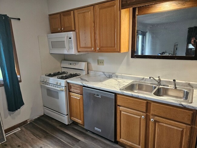 Foto del edificio - 1 bedroom, 1 bath duplex in Coralville