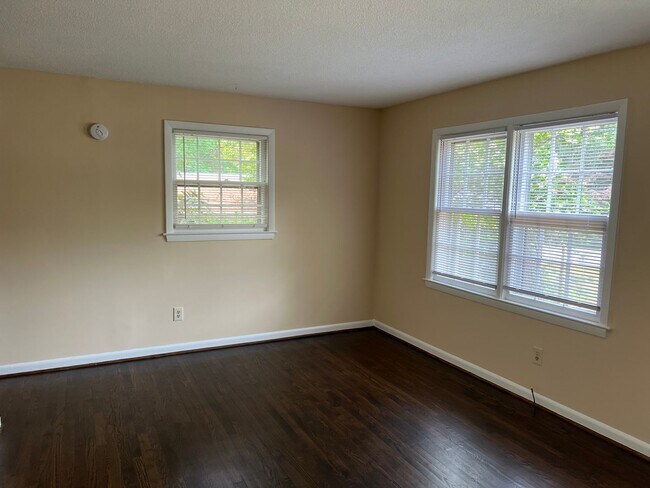 Building Photo - 717-B Grove Avenue, Raleigh- Bev Roberts R...