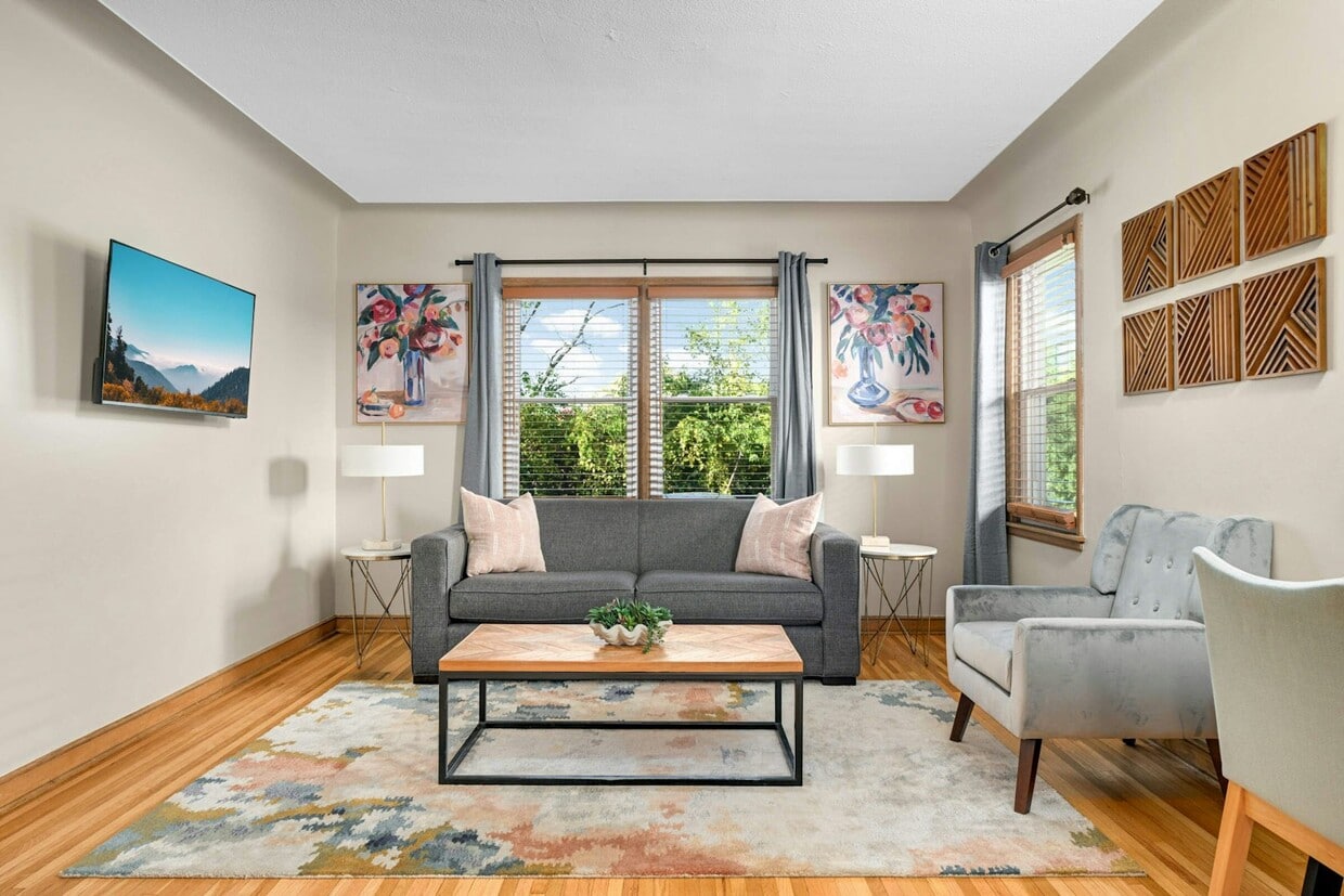 Foto principal - 5713 Lyndale Ave S