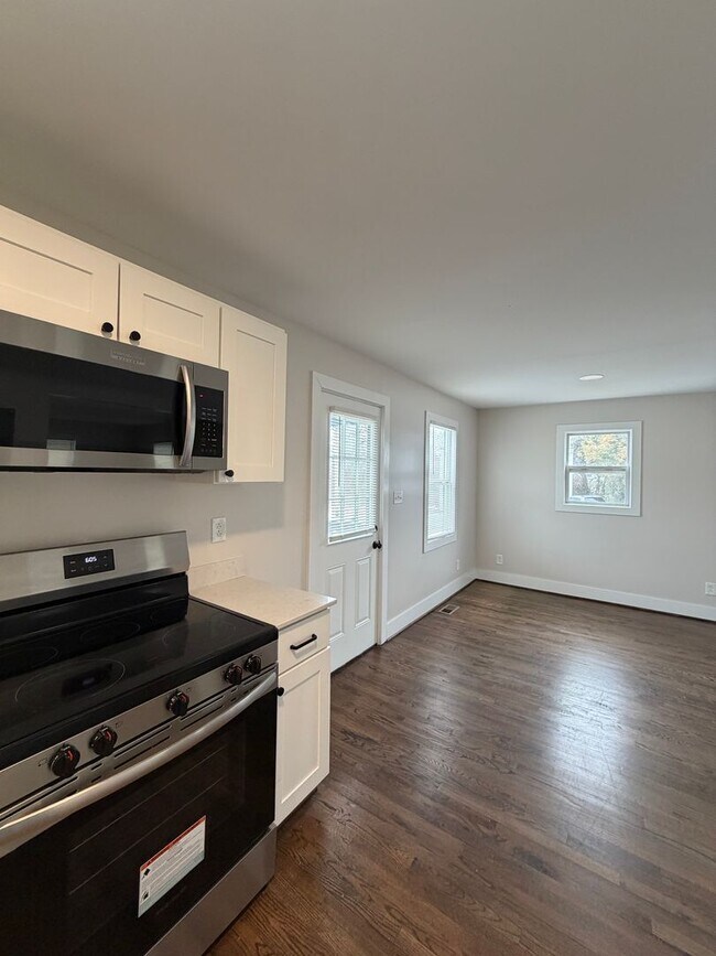 Foto del edificio - 2 Bed 1 Bath home with large backyard