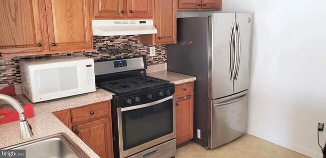 Building Photo - 643A Rose Hollow Dr
