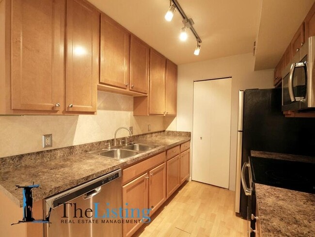 Building Photo - 2898 Plaza Terrace Dr
